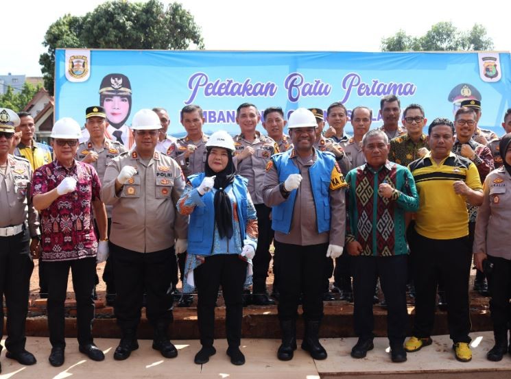 Walikota Eva Dwiana Peletakan Batu Pertama Pembangunan Gedung Satlantas 