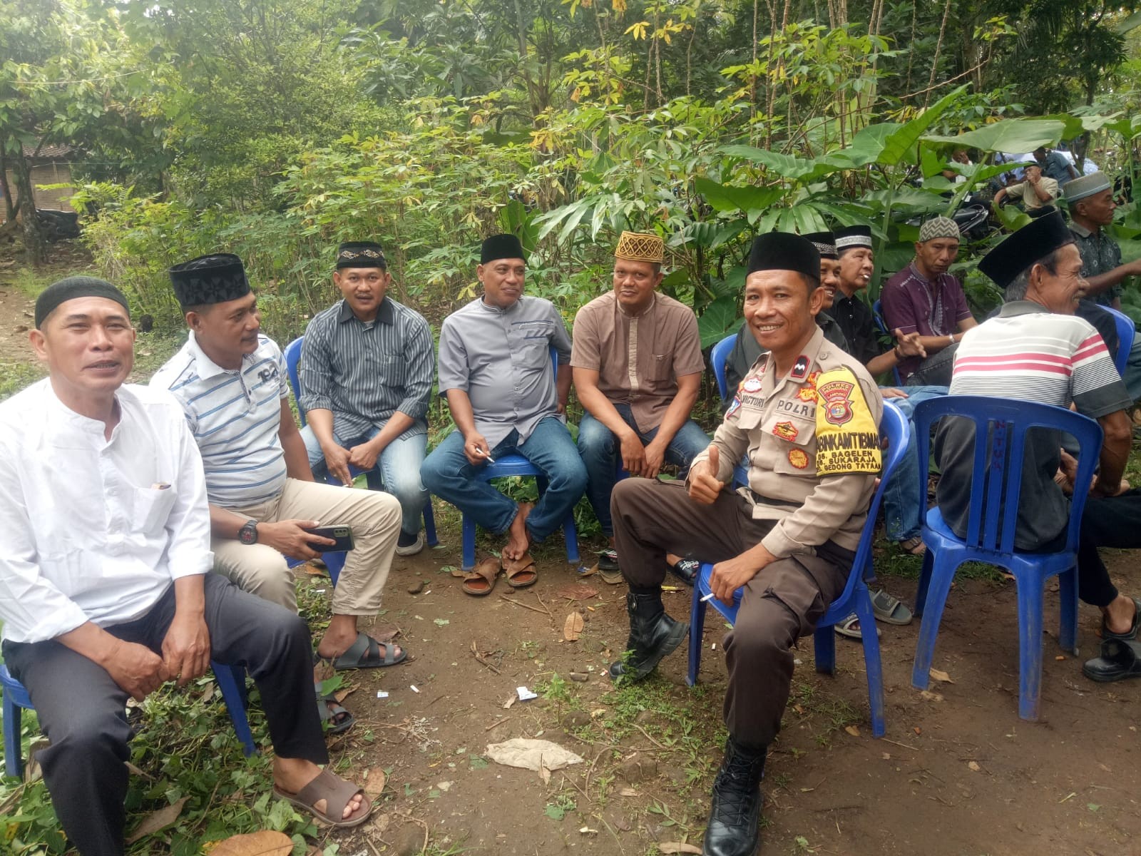 Bentuk Kepedulian Bhabinkamtibmas Polsek Gedong Tataan Polres Pesawaran Melayat Dirumah Warga Binaan
