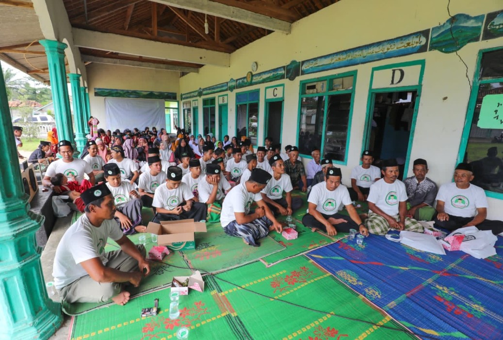 Peduli Perkembangan Ponpes, Santri Dukung Ganjar Beri Bantuan Material Pembangunan