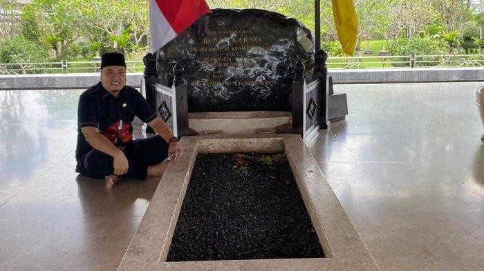 Wakil Ketua DPRD Lampung Selatan Ziarah Ke Makam Soekarno