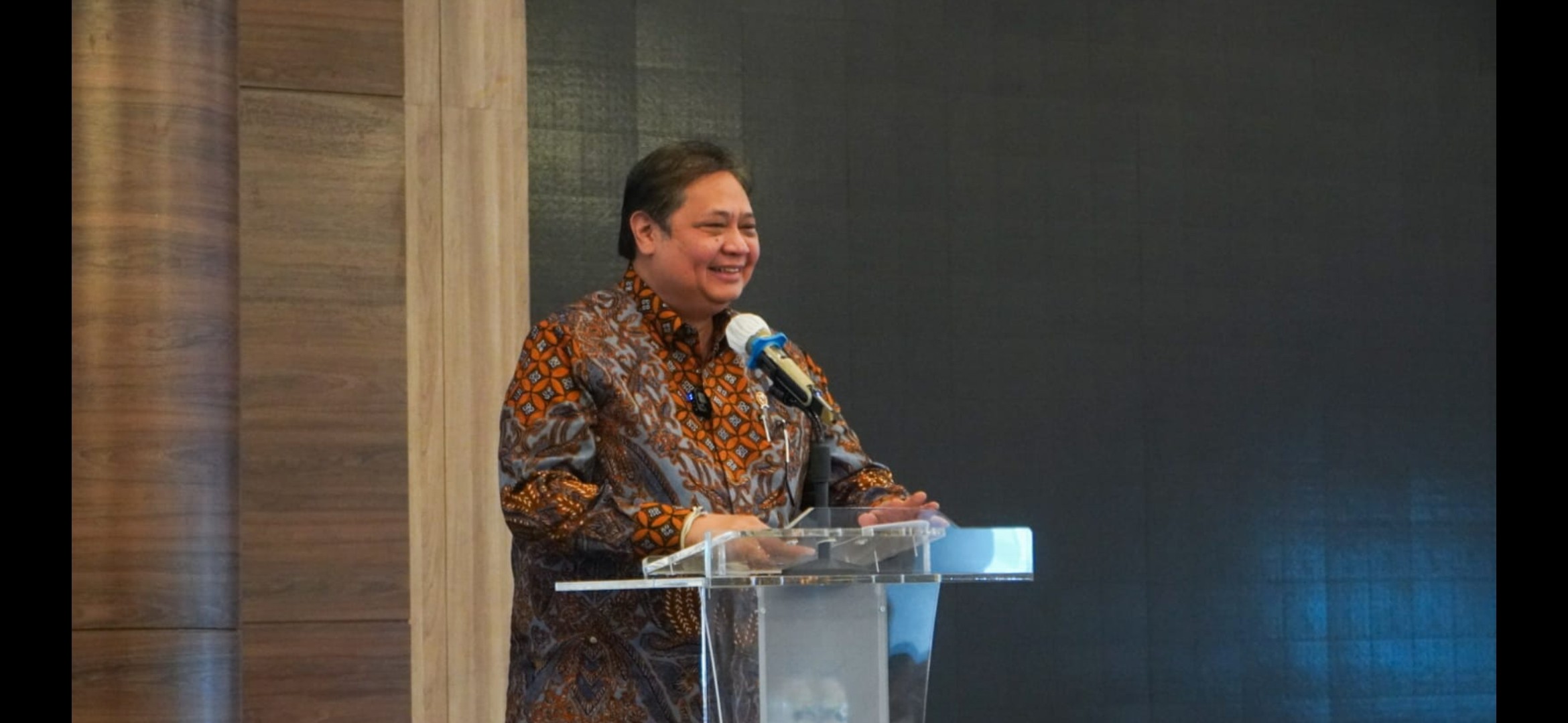 Airlangga Hartarto Dinobatkan Sebagai Tokoh Pemulihan Ekonomi Nasional