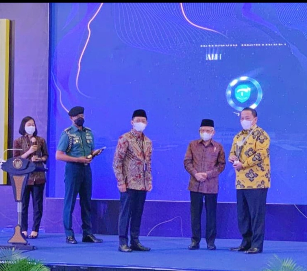 Gubernur Arinal Djunaidi Menerima  Penghargaan Peringkat Madya untuk Kategori Kemitraan