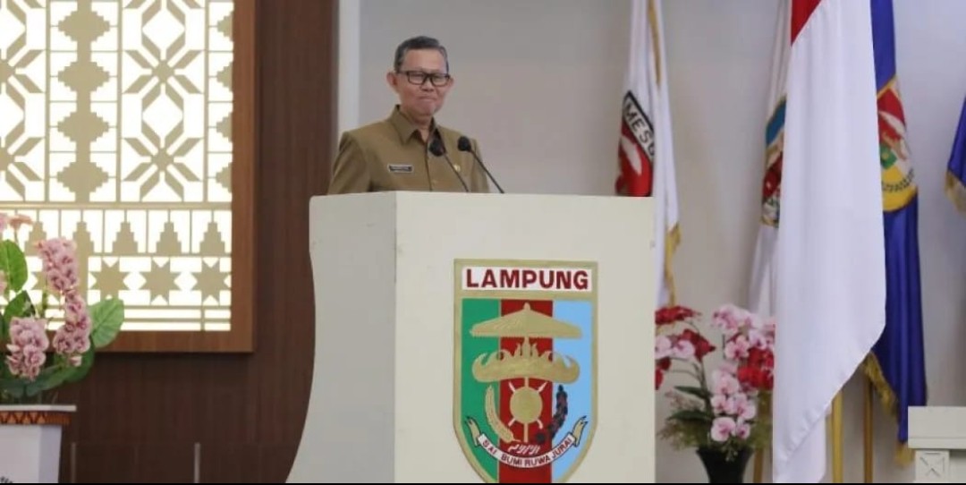 Sekdaprov Sampaikan Jawaban Gubernur atas Pemandangan Umun Fraksi dalam Sidang Paripurna DPRD