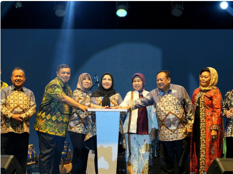 Rektor Hadiri Malam Penutupan Lampung Expo