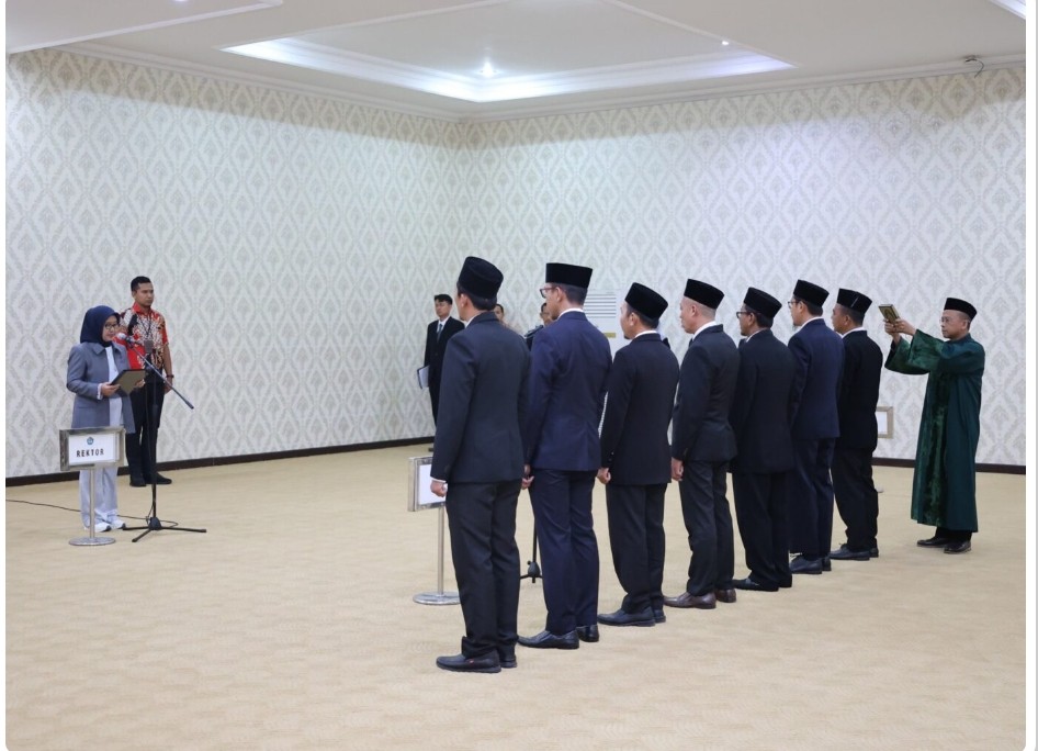 Rektor Lantik Pejabat Fungsional Tenaga Kependidikan Perkuat Layanan Pendidikan