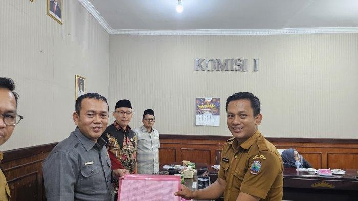 Komisi I DPRD Lampung Selatan Bahas Honorer K2