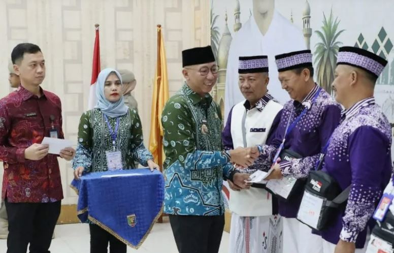 Setiap Jamaah Haji Lampung Terima Uang Saku Rp 1 Juta dari Gubernur Mirza