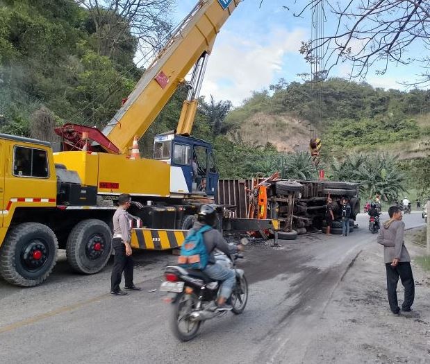 Alami Kerusakan, Mobil Fuso Kecelakaan di Tanjakan PJR Bandar Lampung