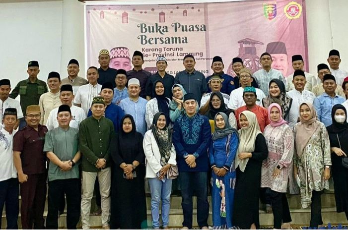 Bupati Dendi Ramadhona menandatangani deklarasi penertiban hiburan organ tunggal di pesawaran