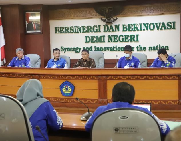 Penyerahan POK 2023, Plt Rektor Unia: Seluruh Fakultas dan Unit Kerja Menuju Satu Tujuan Bersama