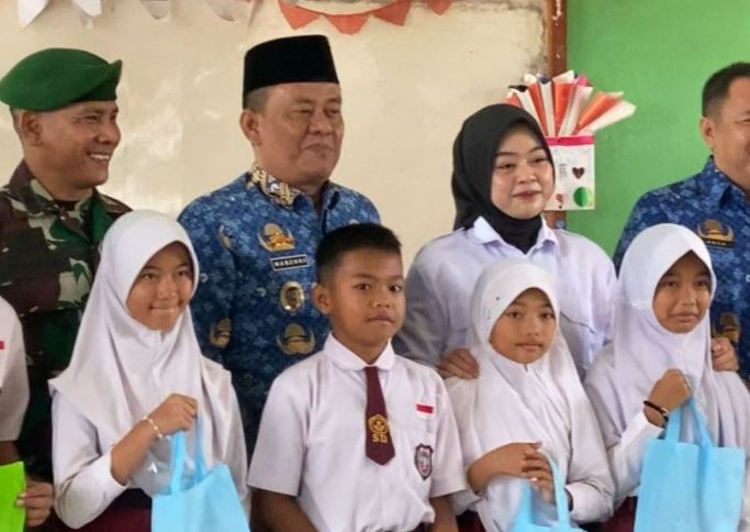 Pemkab Pesawaran Launching Program MBG di SDN 34 Gedong Tataan
