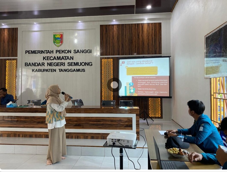 Mahasiswa KKN Galakkan Program STBM sebagai Upaya Jamban Sehat Desa ODF