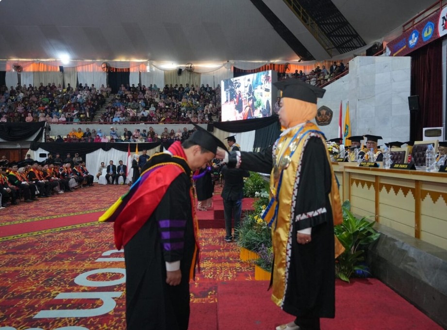 Unila Kukuhkan 993 Lulusan pada Wisuda Periode VIII 2024/2025