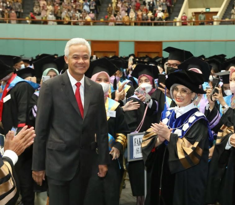 Capres 2024 Ganjar Pranowo,  Minta Mahasiswa Sungkem ke Orangtua dan Dosen