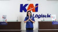 Rayakan Momen Hari Valentine, KAI Logistik Bagikan Cokelat Untuk Pelanggan (1)